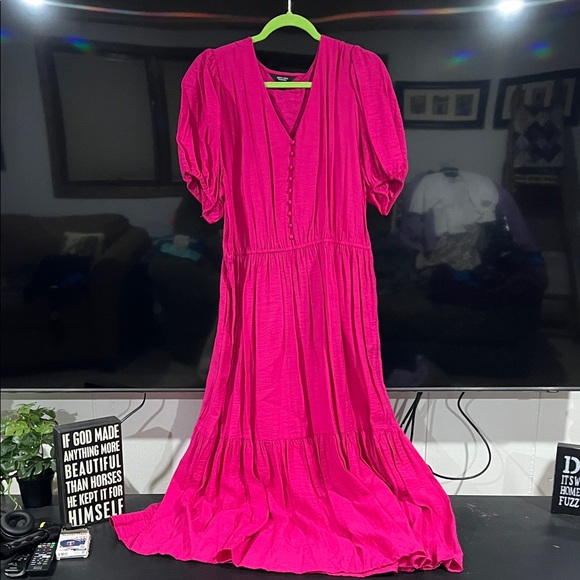 Simply Vera Vera Wang Dresses & Skirts - Simply Vera Vera Wang Fuchsia Maxi Dress